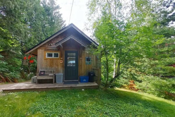 Charming Cabin on the Lake, Sproat Lake Vancouver Island