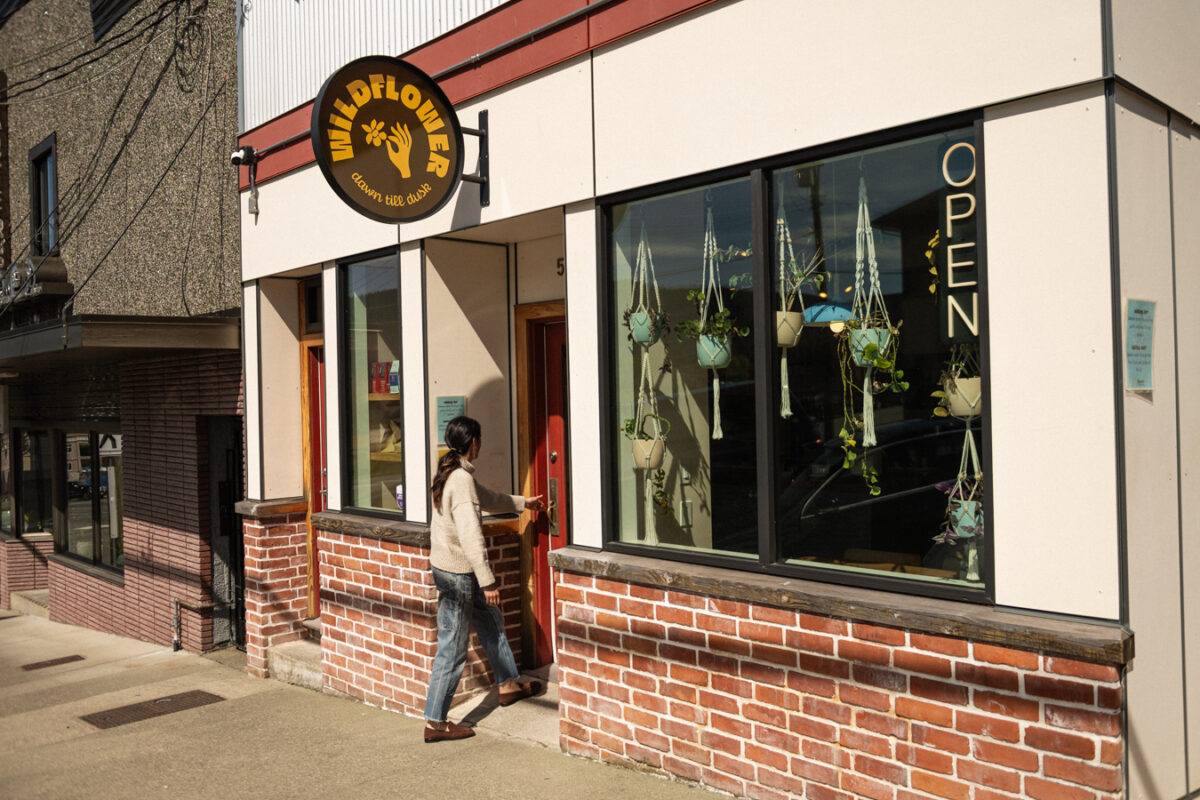 Restaurant entrance with a short ramp and low door threshold.